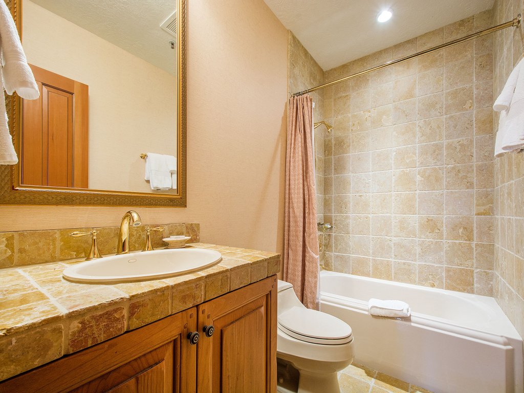 Premium One Bedroom Townhouse Vacation Rental in Park City - RedAwning