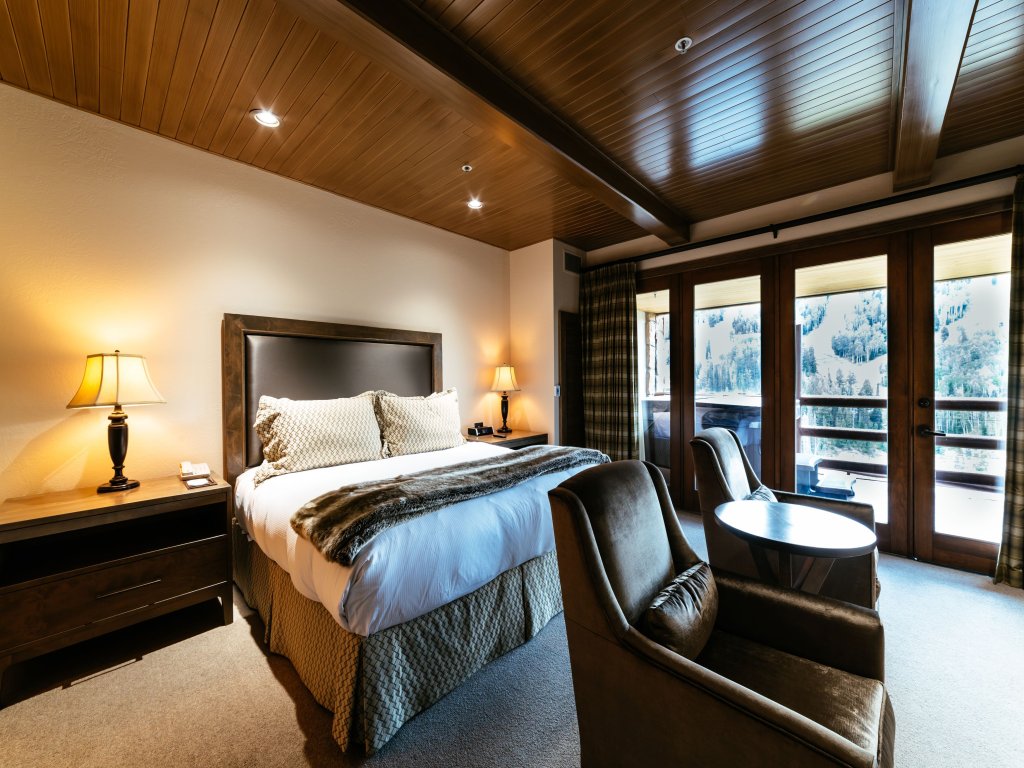 Luxury Two Bedroom Corner Suite with Mountain Views Vacation Rental in Park City - RedAwning