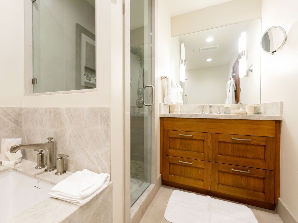 Luxury Four Bedroom Multi-Level Townhouse Vacation Rental in Park City - RedAwning