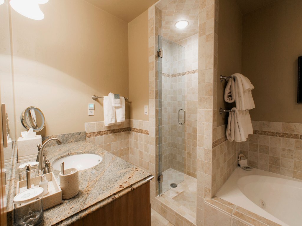Luxury Three Bedroom Suite with Two Hot Tubs Vacation Rental in Park City - RedAwning