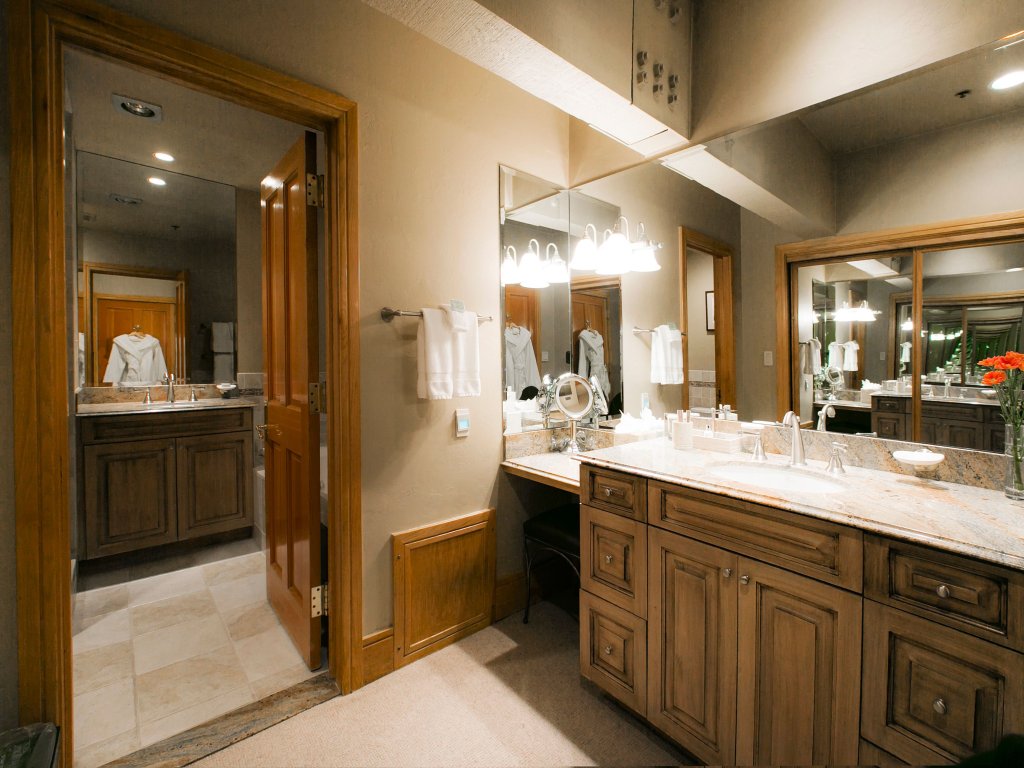 Luxury Three Bedroom Suite with Two Hot Tubs Vacation Rental in Park City - RedAwning