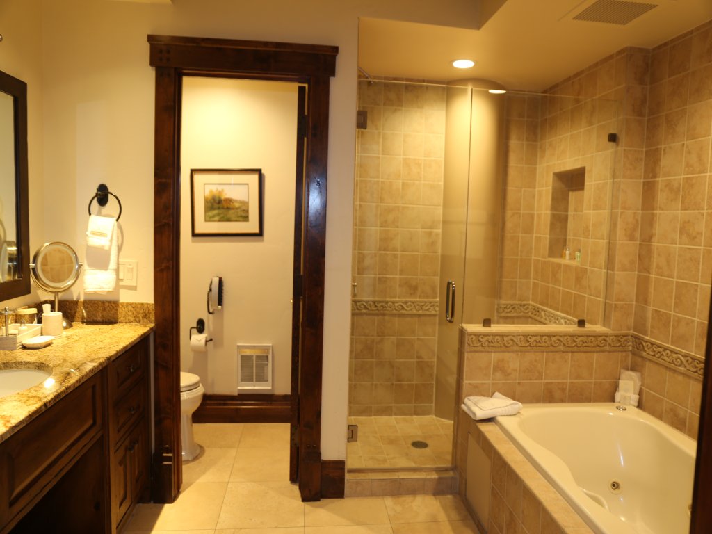 Two Bedroom Junior Suite Vacation Rental in Park City - RedAwning