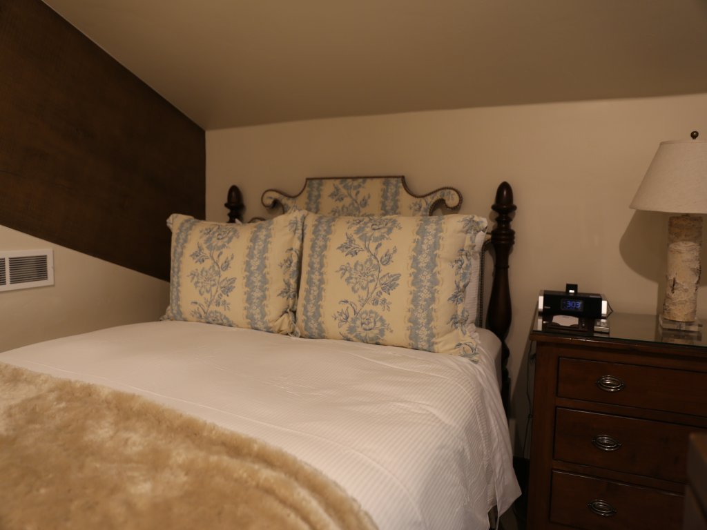 Viking Two Bedroom Loft Vacation Rental in Park City - RedAwning
