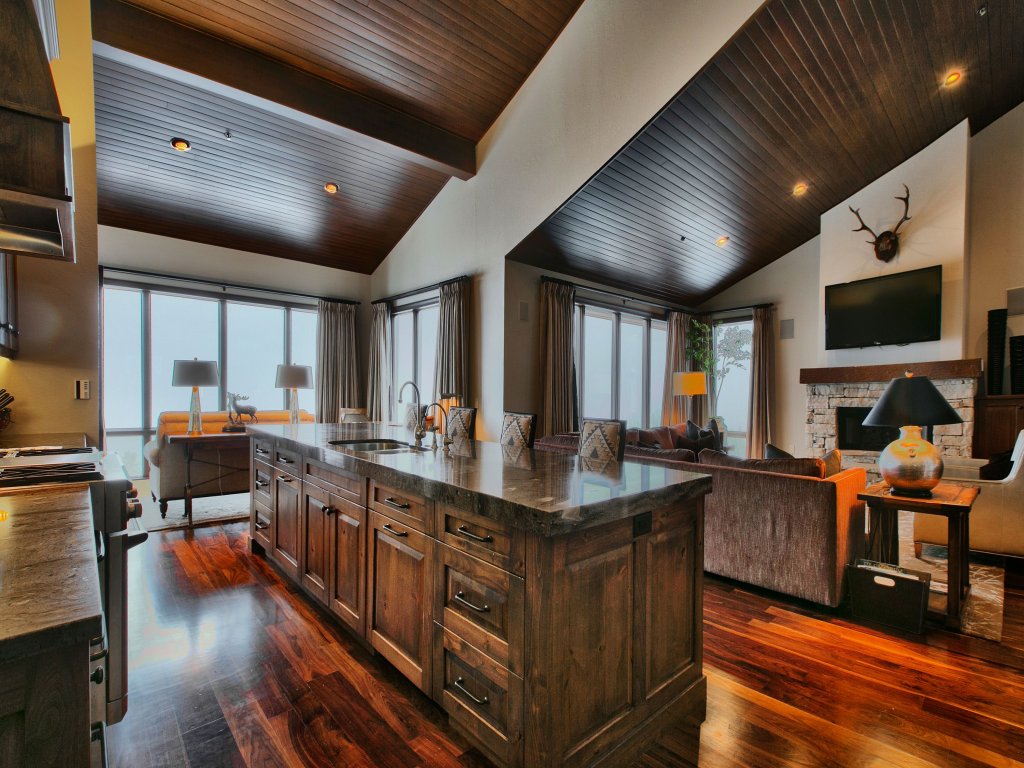 Premium Luxury Three Bedroom Suite with Two Hot Tubs Vacation Rental in Park City - RedAwning