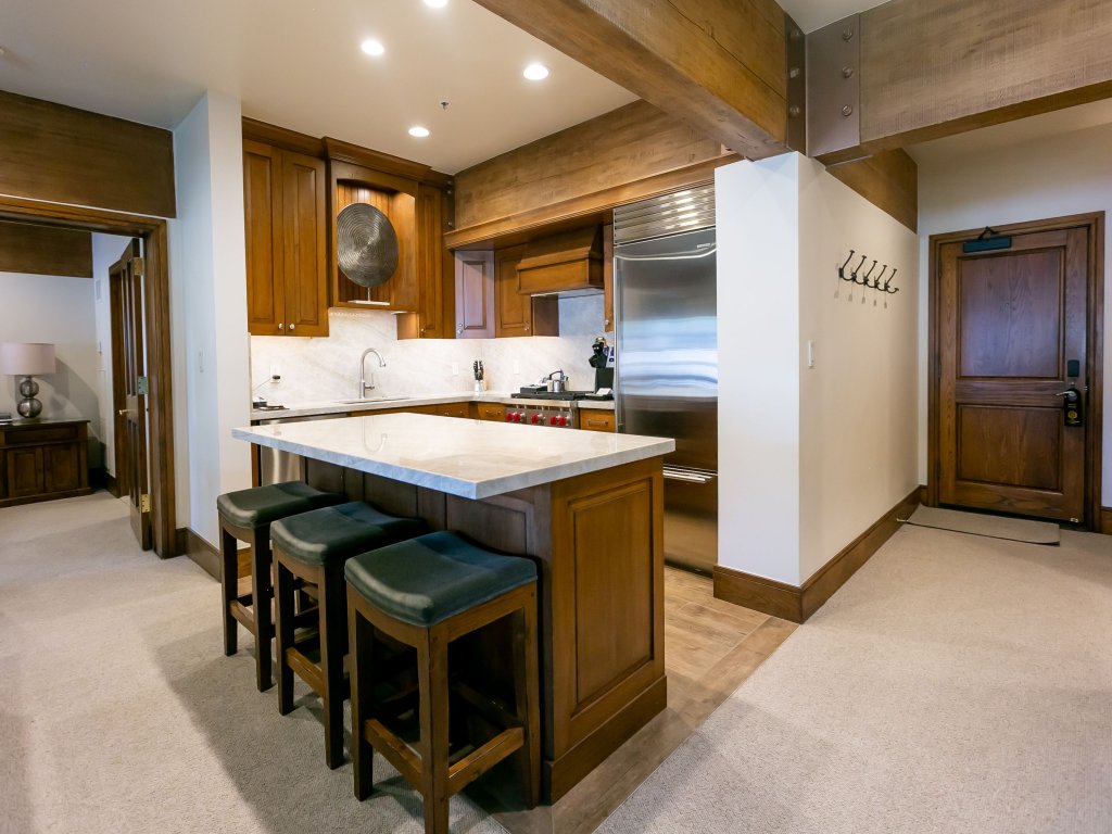 Luxury One Bedroom with Hot Tub Vacation Rental in Park City - RedAwning