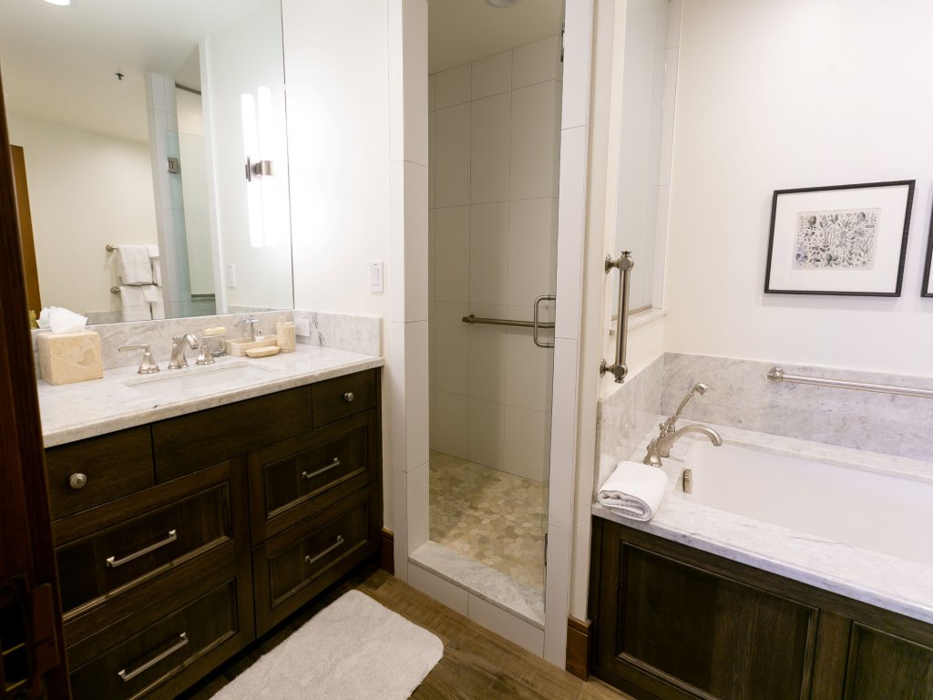Luxury Four Bedroom Multi-Level Townhouse with Hot Tub Vacation Rental in Park City - RedAwning