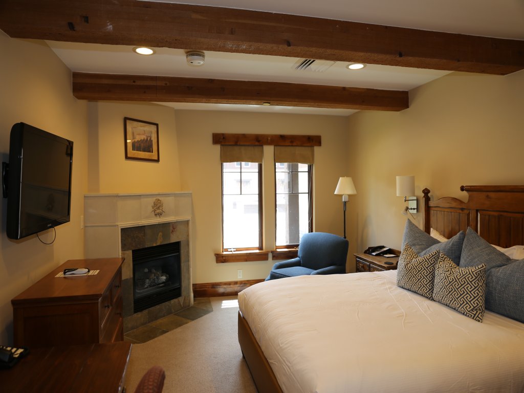 Four Bedroom Suite (3 King, 1 Queen/Queen) Vacation Rental in Park City - RedAwning