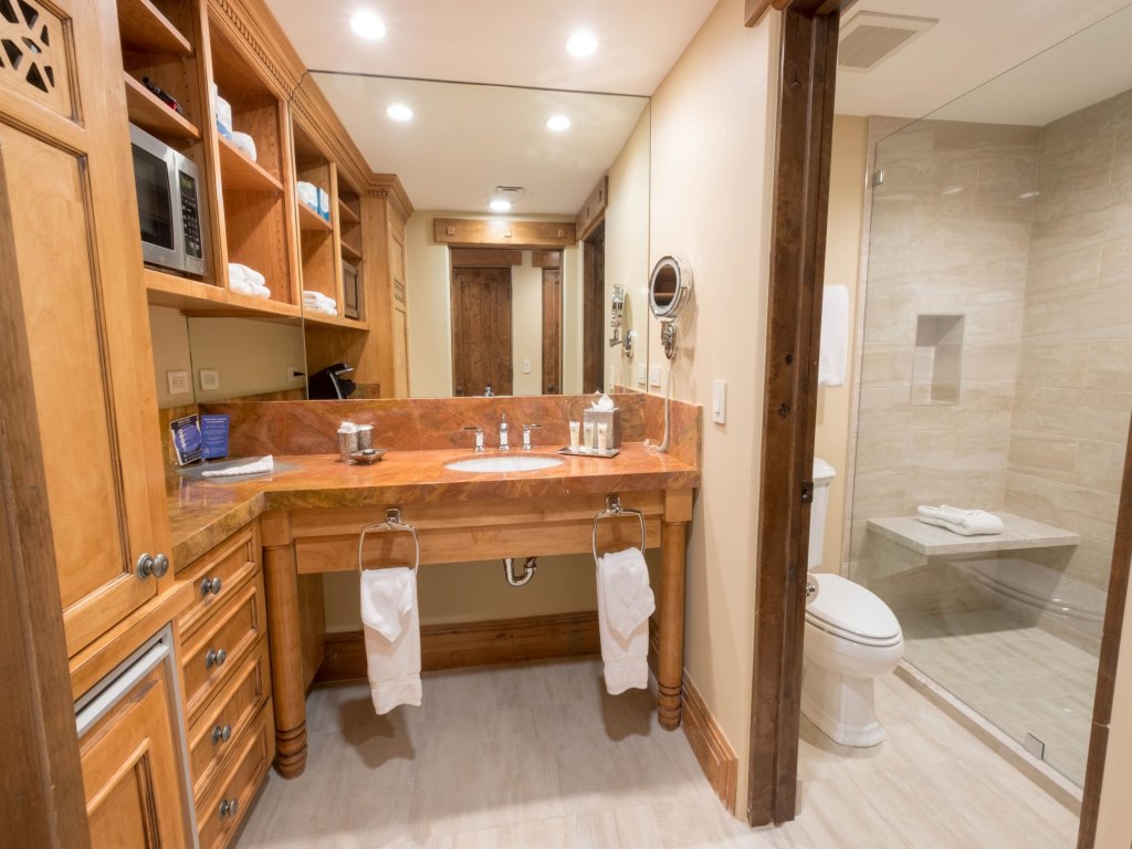 Four Bedroom Suite (3 King, 1 Queen/Queen) Vacation Rental in Park City - RedAwning