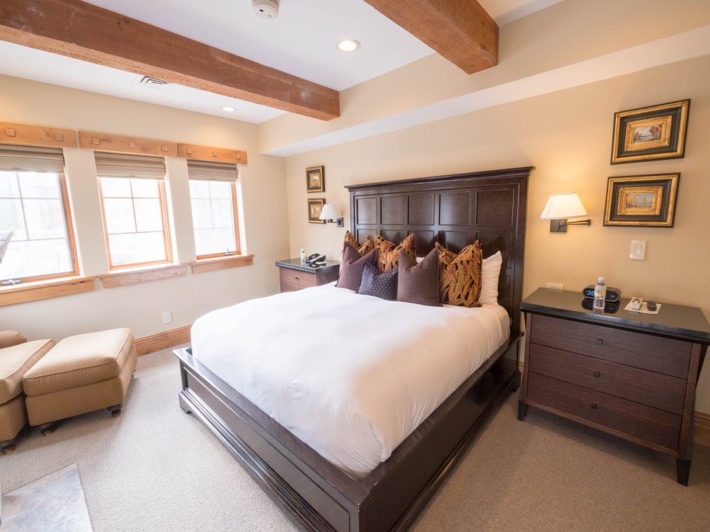Luxury One Bedroom Vacation Rental in Park City - RedAwning