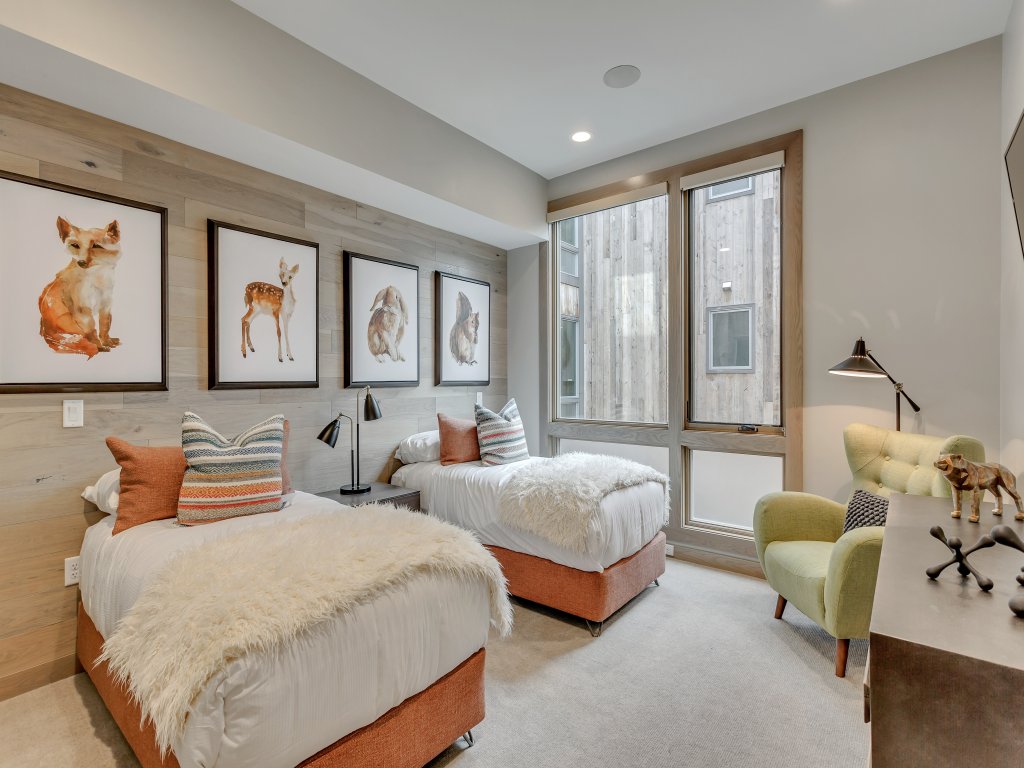 Premium Three Bedroom Suite with Bunk Bed Vacation Rental in Park City - RedAwning