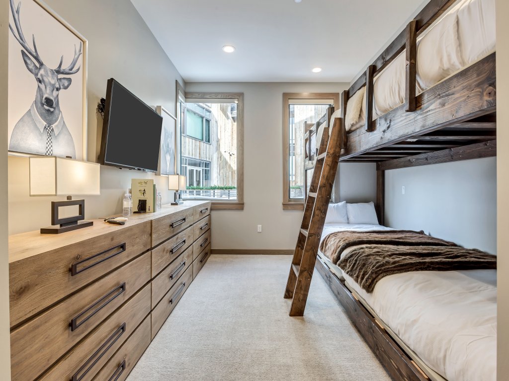 Premium Five Bedroom Suite Vacation Rental in Park City - RedAwning