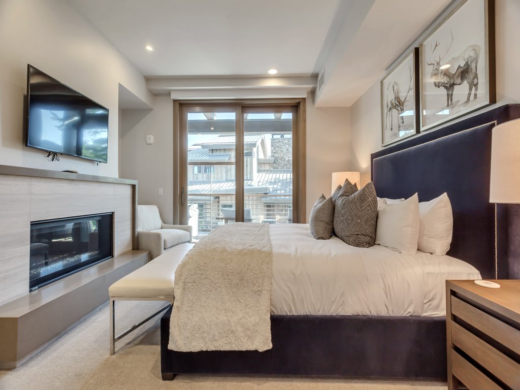 Premium Three Bedroom Vacation Rental in Park City - RedAwning
