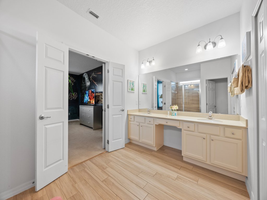 Luxury 13 Bedroom Disney Villa Pool SPA Game Room WI-FI Vacation Rental in Davenport - RedAwning