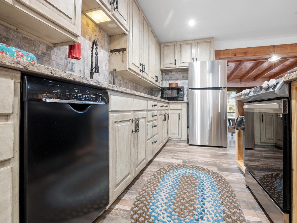Guadalupe Bluff Bunk House Vacation Rental in Kerrville - RedAwning