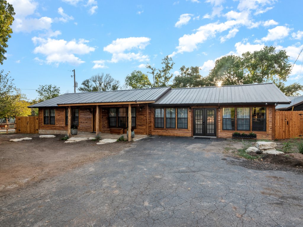 Guadalupe Bluff Bunk House Vacation Rental in Kerrville - RedAwning