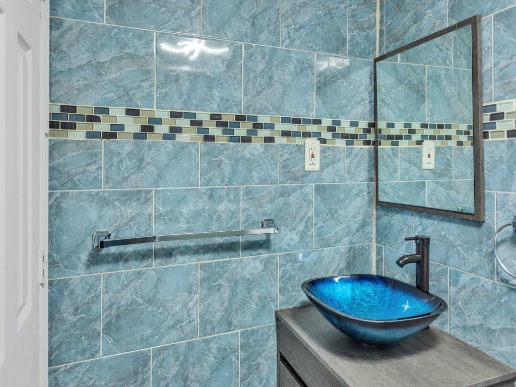 Cozy Modern 1BR Apartment - Just 10 mins From JFK Airport Vacation Rental in New York - RedAwning