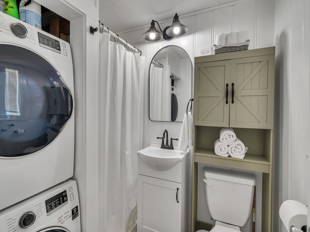 KC-55 -Firefly Cottage Vacation Rental in Missouri - RedAwning