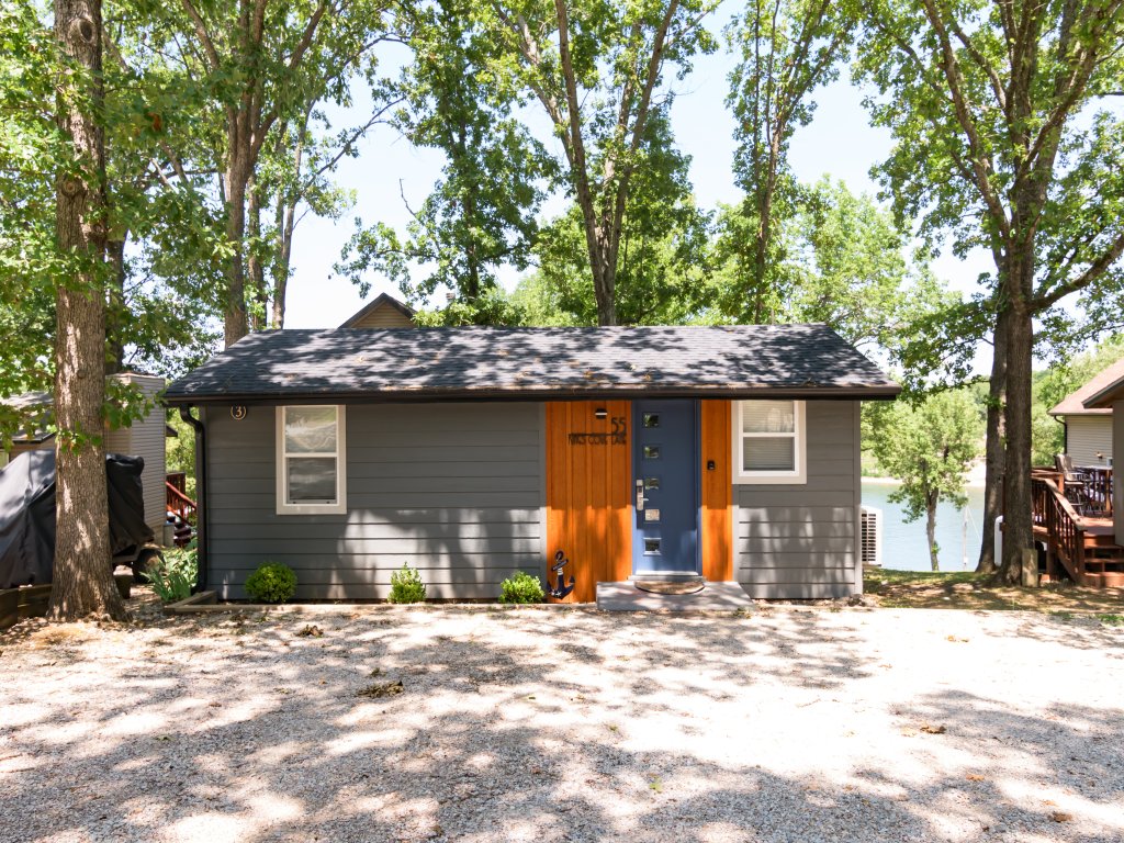 KC-55 -Firefly Cottage Vacation Rental in Missouri - RedAwning