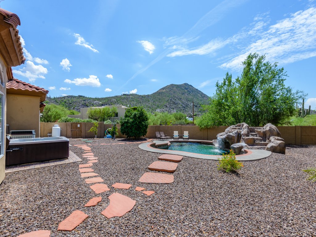 Casa Dynamite Vacation Rental in Cave Creek - RedAwning