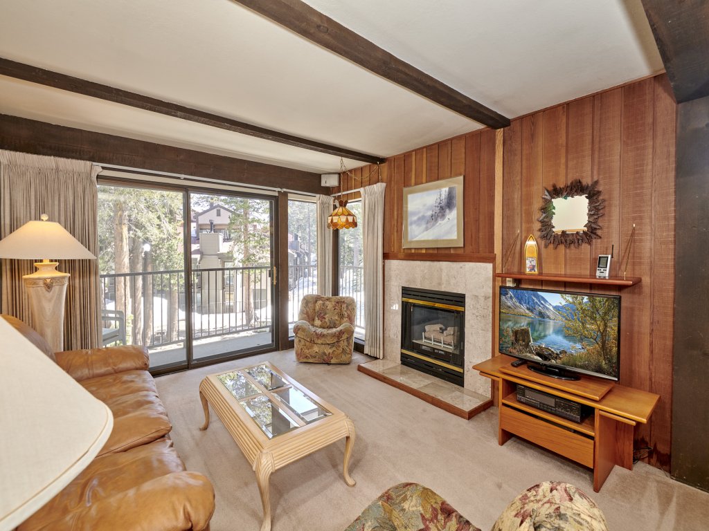 #83 Majestic Pines Corner View Vacation Rental in Mammoth Lakes - RedAwning