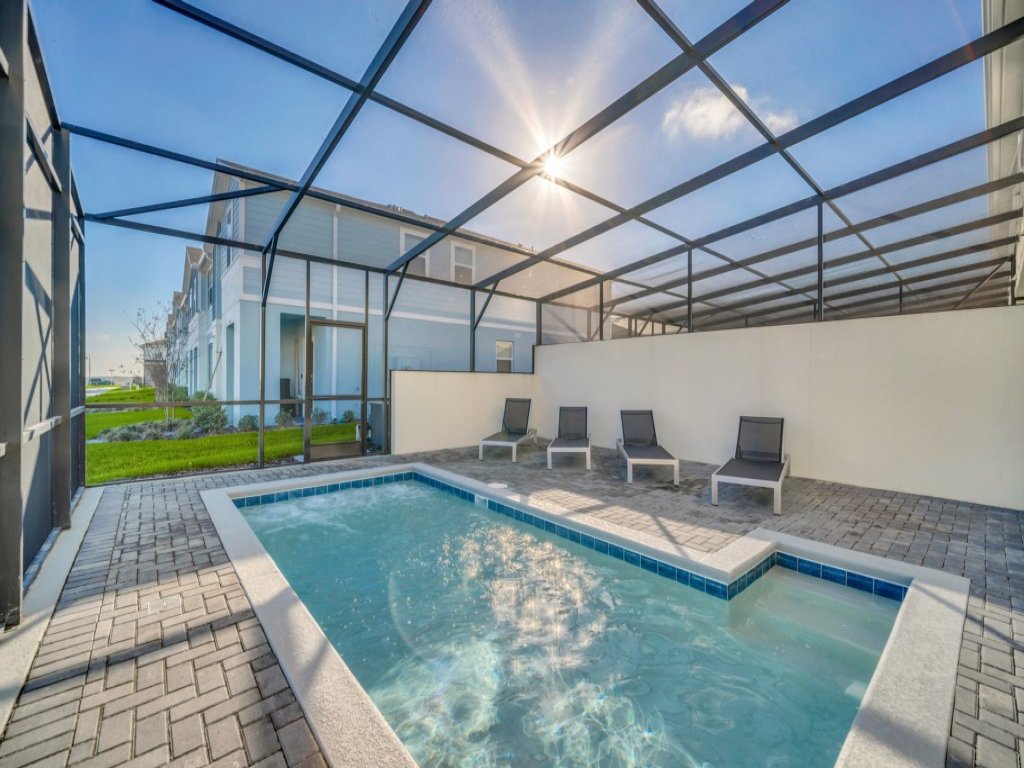 5 Bedroom 4 Bath Windsor Island Gated Resort Vacation Rental in Davenport - RedAwning