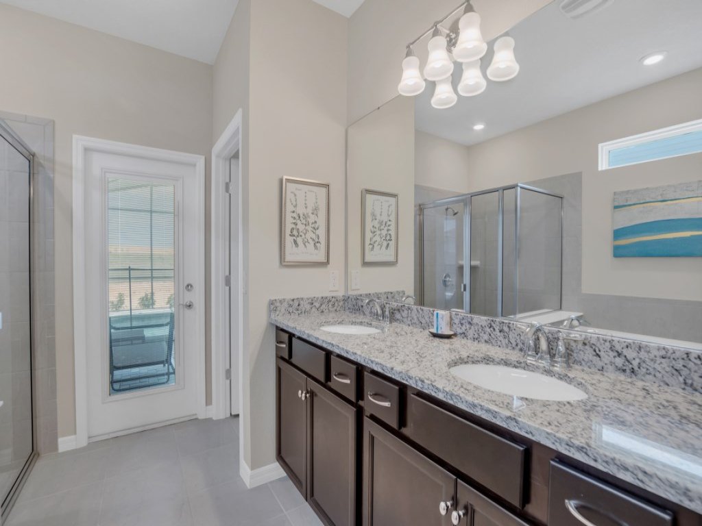 Bright & Sunny In Resort Near Disney! Vacation Rental in Davenport - RedAwning