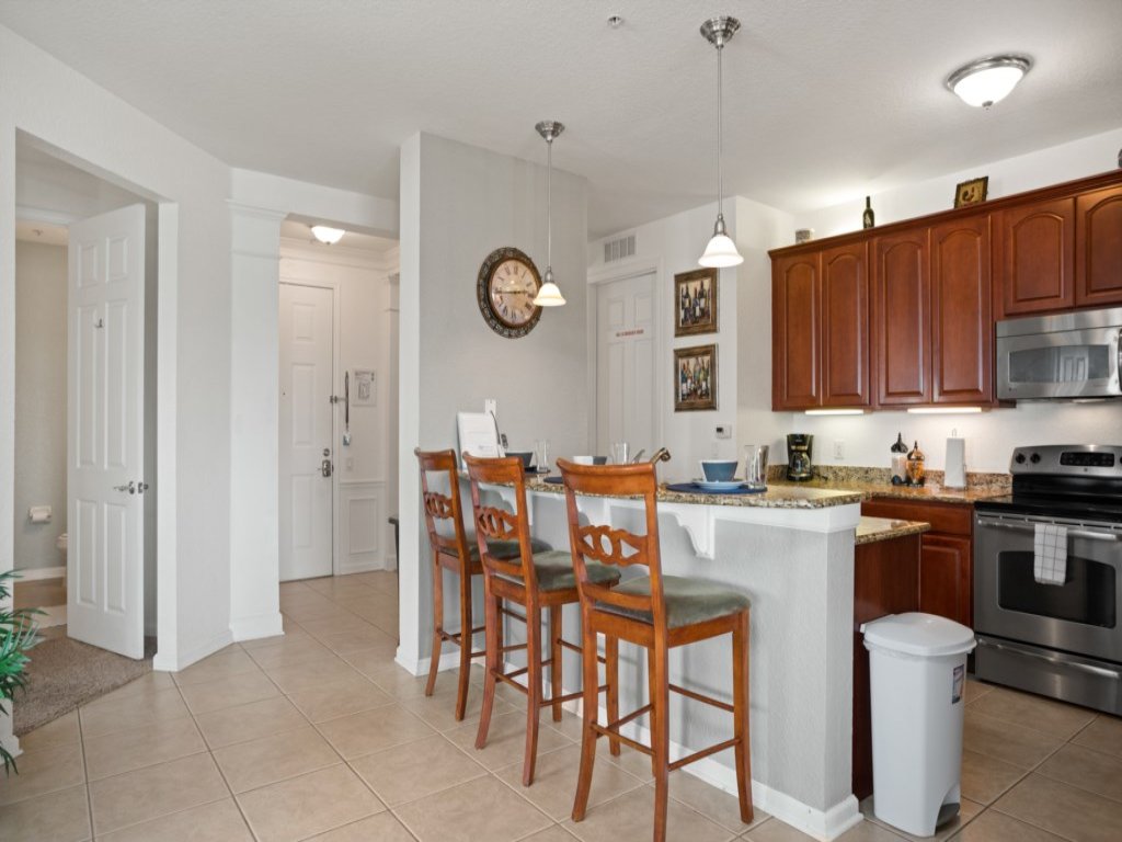 Lake View 3 bed 2 Bath Condo Vista Cay Resort Vacation Rental in Orlando - RedAwning