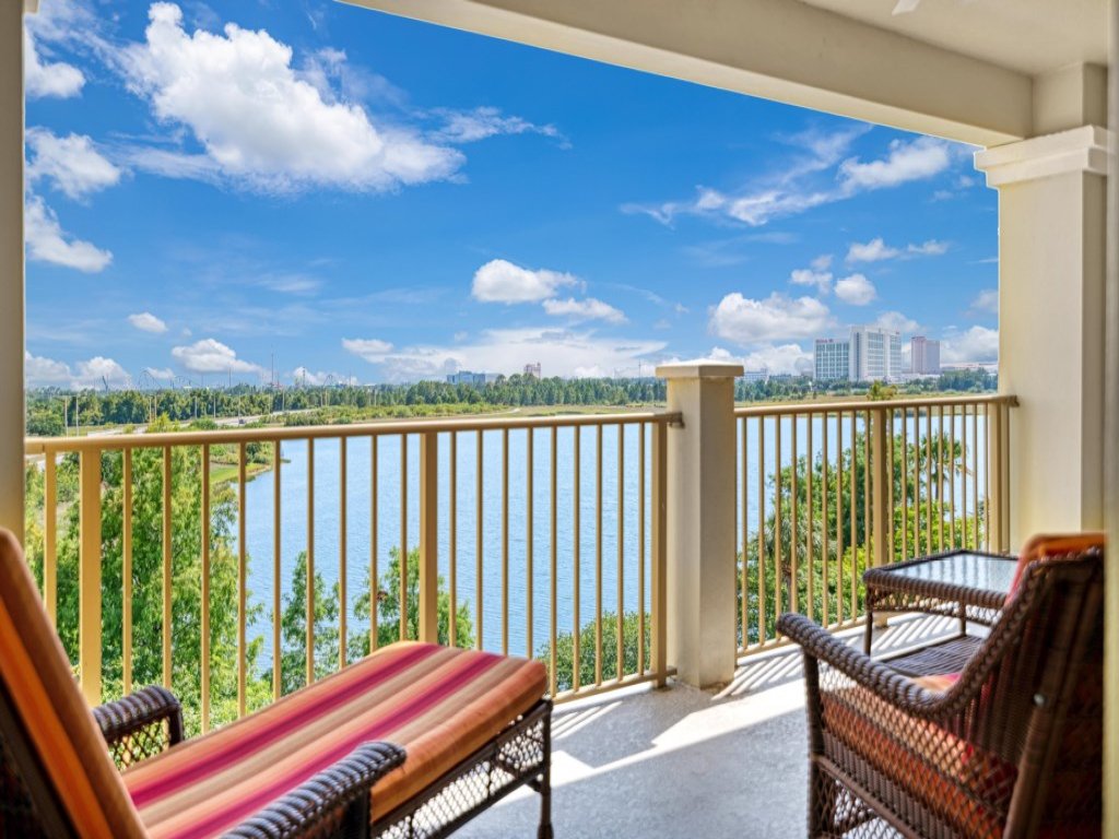 3 Bed Penthouse Near Convention Center! Vista Cay  Vacation Rental in Orlando - RedAwning