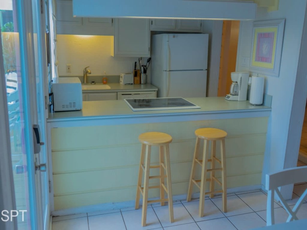 Throwback Vibes  "Near Beach "Great Deck Vacation Rental in South Padre Island - RedAwning