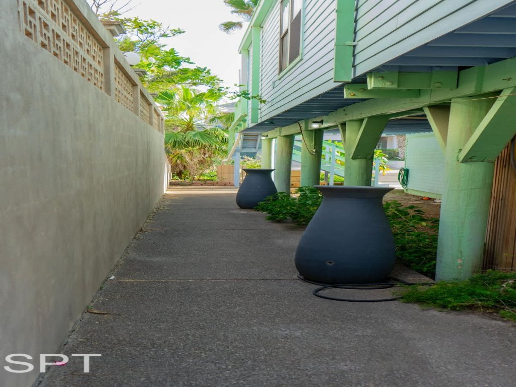 Throwback Vibes  "Near Beach "Great Deck Vacation Rental in South Padre Island - RedAwning
