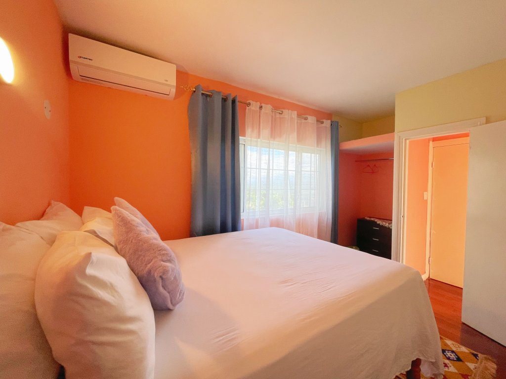 Skyline Suites 2 Queen bedroom - perfect for a couples getaway! Vacation Rental in US - RedAwning