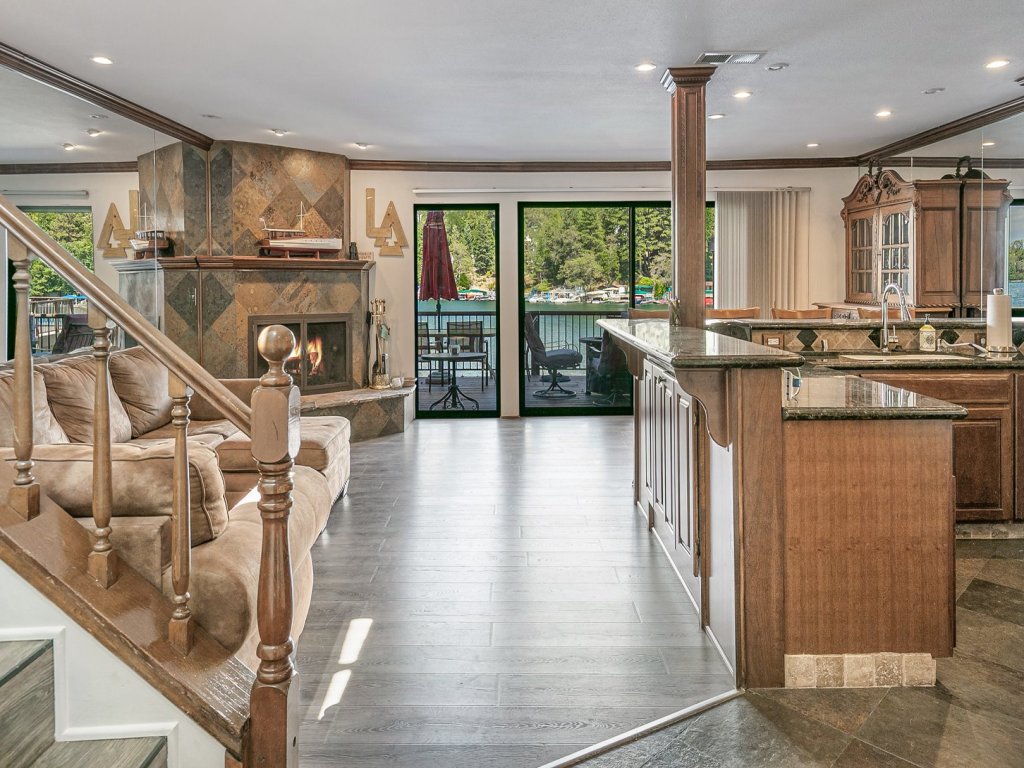 Lakeside Comfort Vacation Rental in Lake Arrowhead - RedAwning