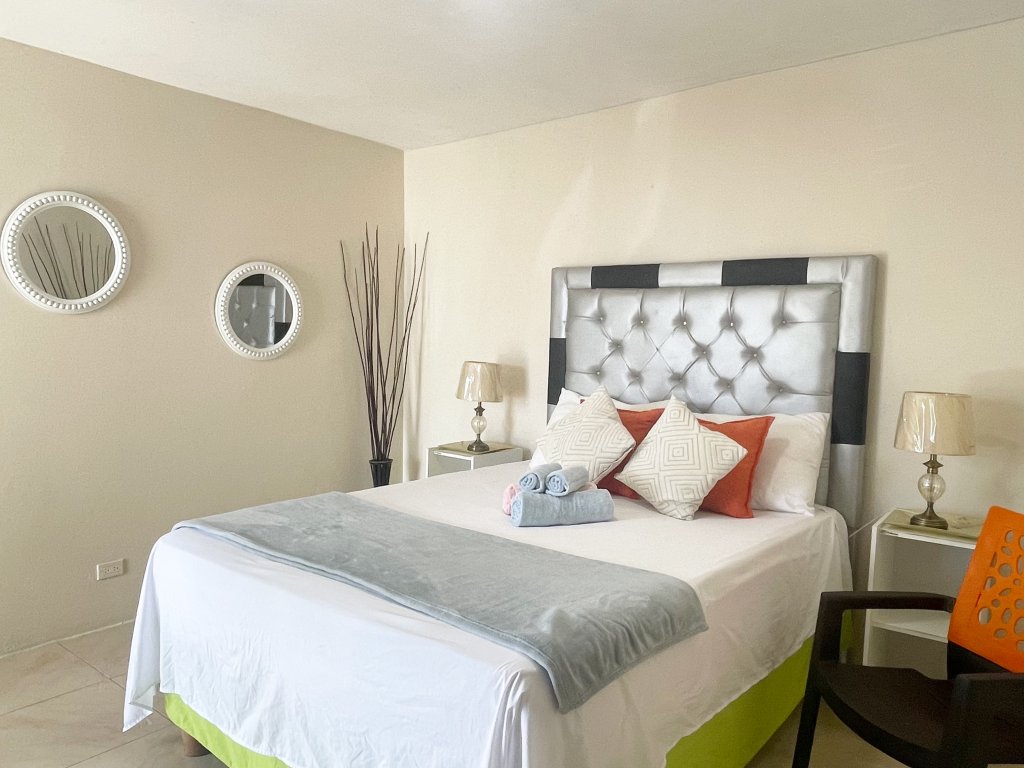 Skyline Suites - Enjoy breathtaking mountain & city views! Vacation Rental in US - RedAwning