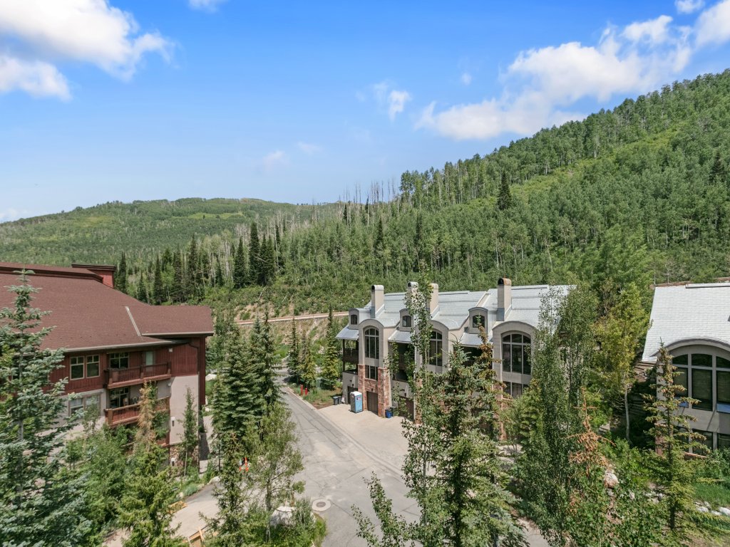 3506 - One Bedroom + Den Standard Powderhorn Lodge Vacation Rental in Solitude - RedAwning