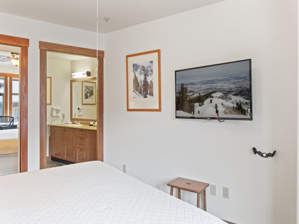 1404 - Two Bedroom Standard Eagle Springs West Vacation Rental in Solitude - RedAwning