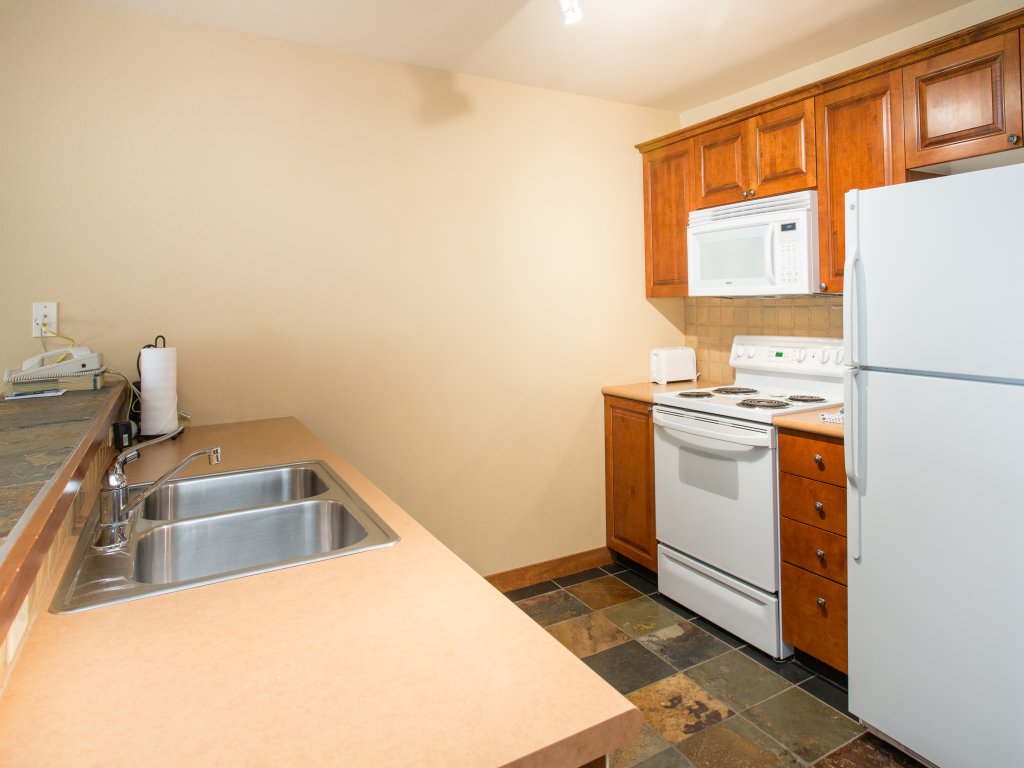 3316 - One Bedroom + Den Standard Powderhorn Lodge Vacation Rental in Solitude - RedAwning