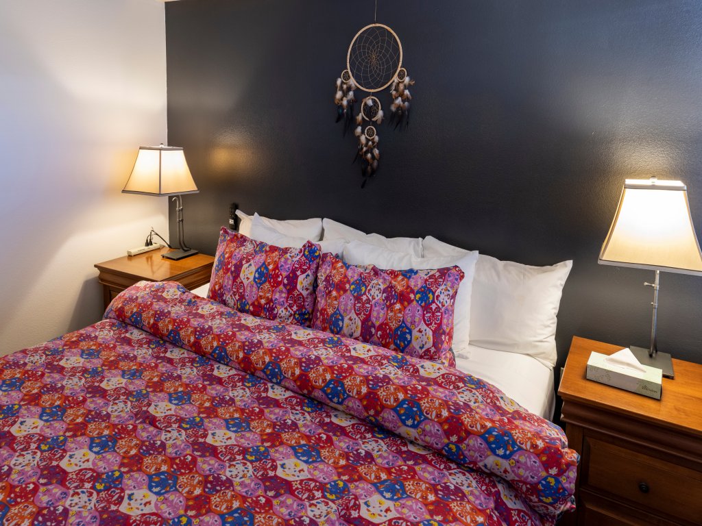 3402 - One Bedroom Deluxe - Powderhorn Lodge Vacation Rental in Solitude - RedAwning
