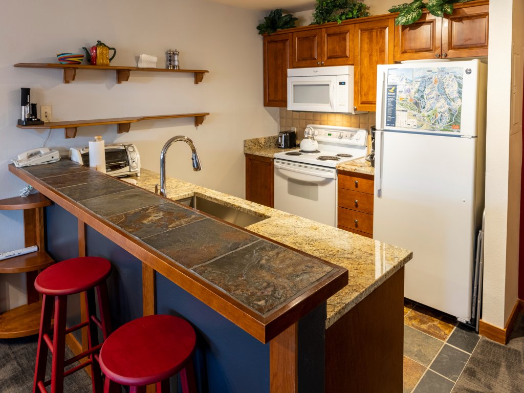 3402 - One Bedroom Deluxe - Powderhorn Lodge Vacation Rental in Solitude - RedAwning