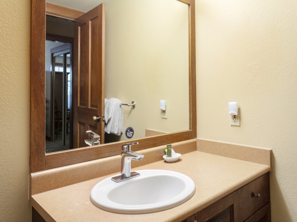 3313 - One Bedroom + Den Standard Powderhorn Lodge Vacation Rental in Solitude - RedAwning
