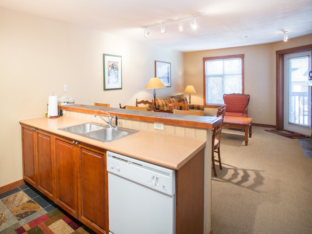 3313 - One Bedroom + Den Standard Powderhorn Lodge Vacation Rental in Solitude - RedAwning