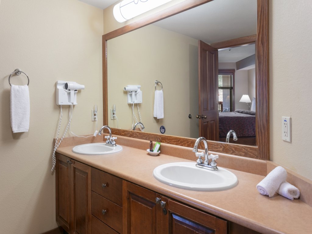 3219 - Three Bedroom Standard Powderhorn Lodge Vacation Rental in Solitude - RedAwning