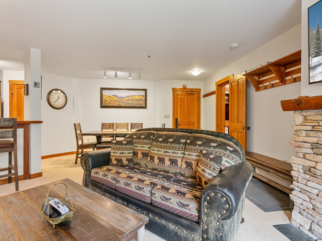 3220 - Two Bedroom Deluxe Powderhorn Lodge Vacation Rental in Solitude - RedAwning