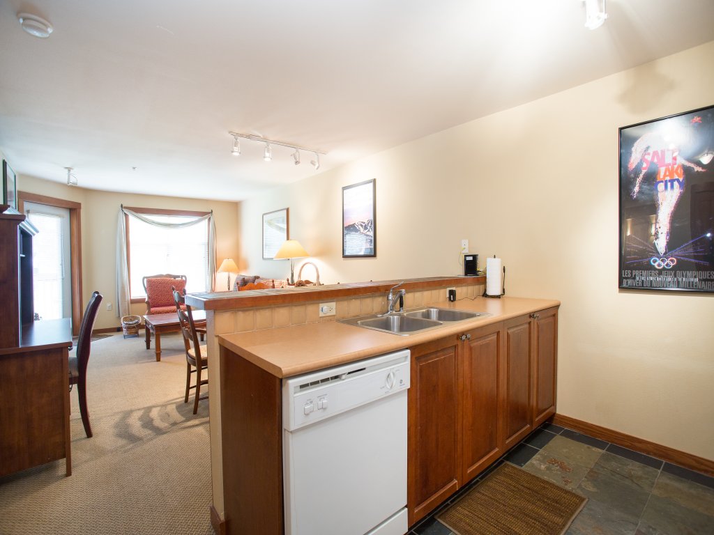 3406 - One Bedroom + Den Standard Powderhorn Lodge Vacation Rental in Solitude - RedAwning