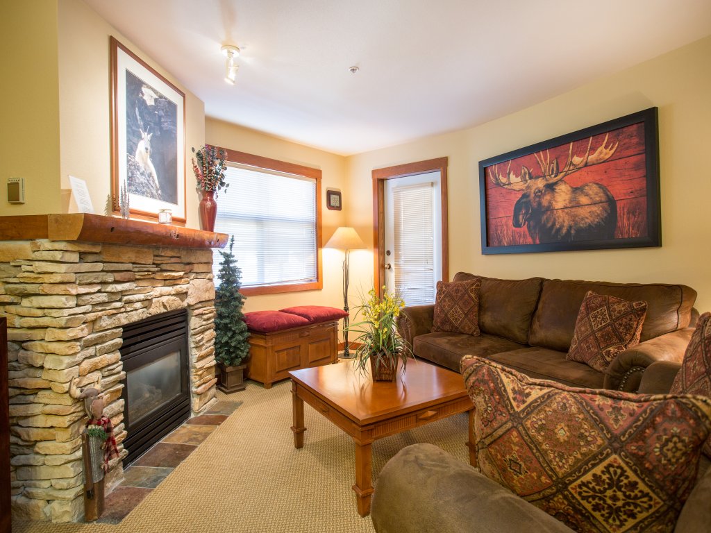 3306 - One Bedroom + Den Deluxe Powderhorn Lodge Vacation Rental in Solitude - RedAwning