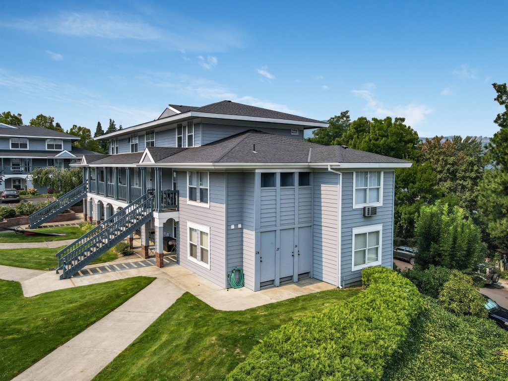 28 Lodge Vacation Rental in Hood River - RedAwning