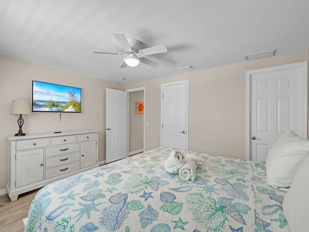 Lazy Pelican Vacation Rental in Holmes Beach - RedAwning