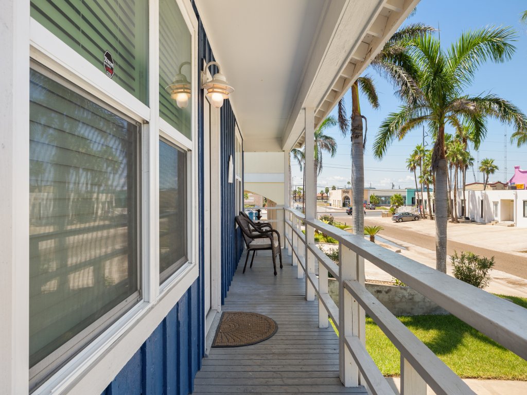 103 E. Tarpon (Casita Azul) Vacation Rental in South Padre Island - RedAwning