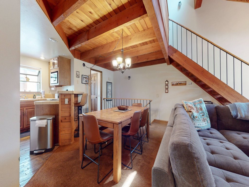 Snowflower #87 Vacation Rental in Mammoth Lakes - RedAwning