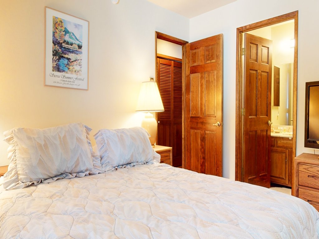 Snowflower #87 Vacation Rental in Mammoth Lakes - RedAwning