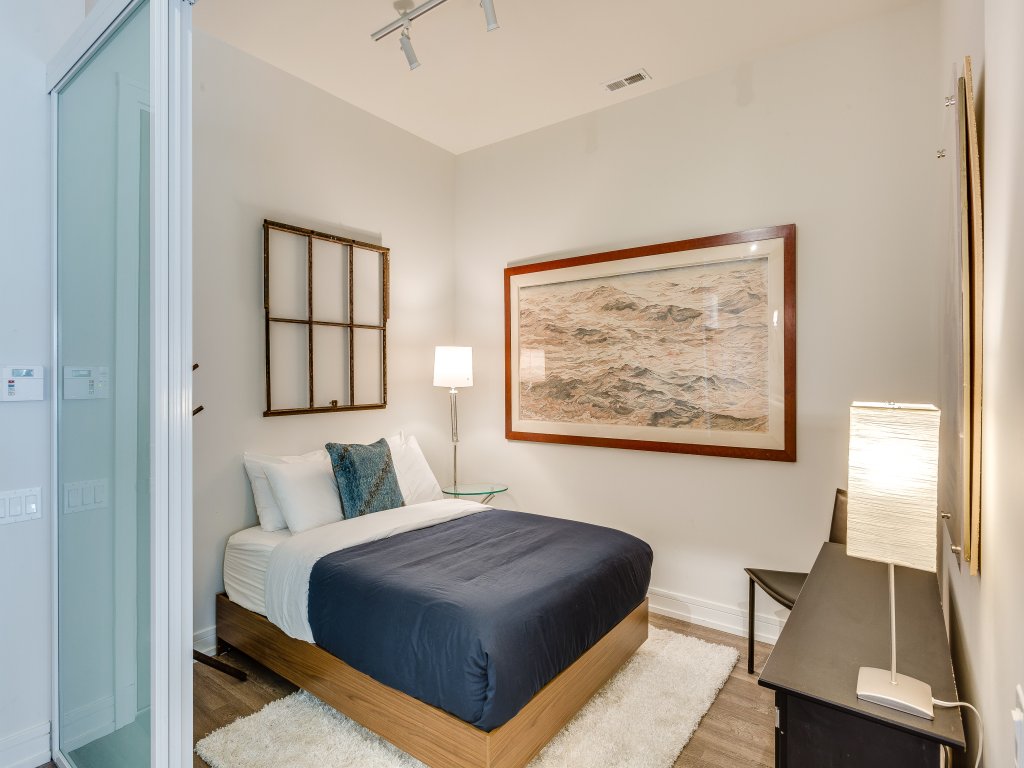 Designer 3BR with Balcony & Elevator on Clark! Vacation Rental in Chicago - RedAwning